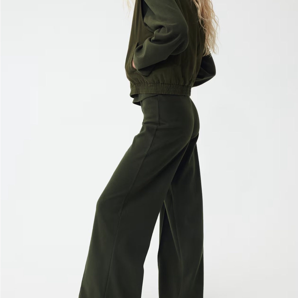 H&M Dark Green Crew Neck Sweater and Pants Set - Picture 6 of 11